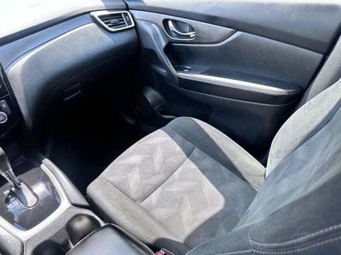 Used 2015 Nissan Rogue SV FWD image 14