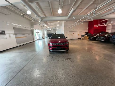 Used 2025 Jeep Compass Limited AWD/4WD image 16