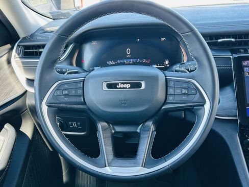 Used 2023 Jeep Grand Cherokee L Limited w/ Black Appearance Package image 19