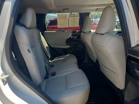 Used 2025 Mitsubishi Outlander SEL FWD image 28