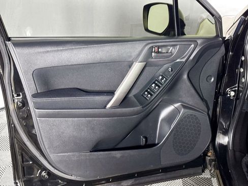 Used 2015 Subaru Forester 2.5i w/ Alloy Wheel Package image 10