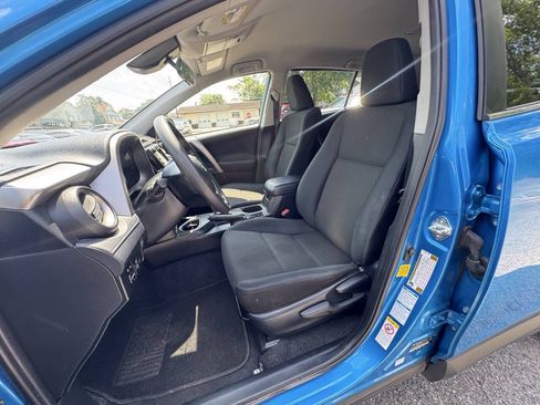 Used 2018 Toyota RAV4 LE AWD/4WD image 29