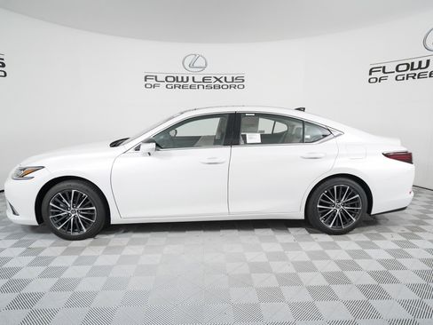 New 2025 Lexus ES 350 w/ Premium Package image 4
