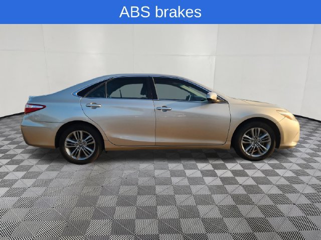 Used 2016 Toyota Camry SE FWD image 4