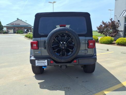 Used 2022 Jeep Wrangler Unlimited Sahara AWD/4WD image 20