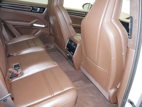 Certified 2023 Porsche Cayenne Turbo AWD/4WD image 28