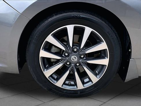 Used 2017 Nissan Altima 2.5 SL w/ 2.5 Technology Package FWD image 11