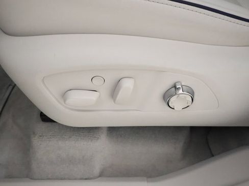 Used 2025 Buick Enclave Avenir image 9