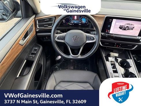 Used 2025 Volkswagen Atlas SE image 16