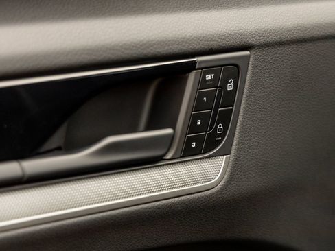 Certified 2026 Porsche Cayenne AWD/4WD image 21