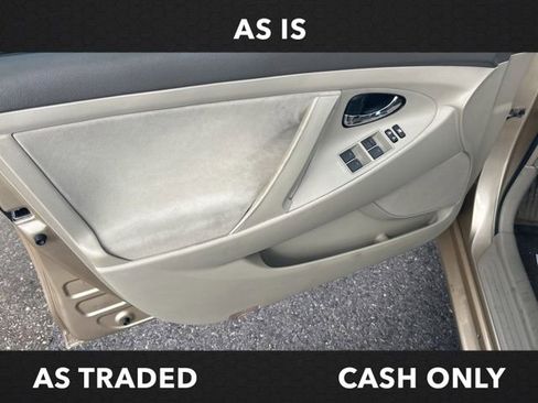 Used 2011 Toyota Camry LE image 11