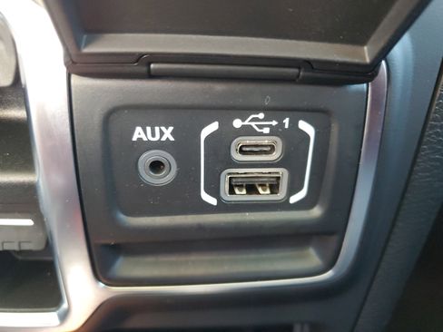 Used 2021 Jeep Wrangler Unlimited Sahara image 27