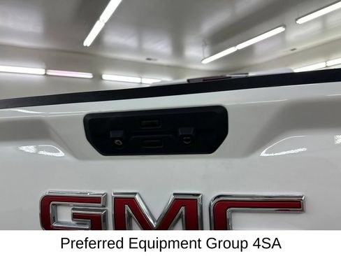 Used 2022 GMC Sierra 1500 SLT w/ SLT Premium Plus Package AWD/4WD image 18
