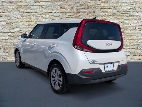 Used 2022 Kia Soul LX FWD image 4