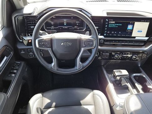 Used 2025 Chevrolet Silverado 1500 LT Trail Boss w/ Convenience Package II AWD/4WD image 12