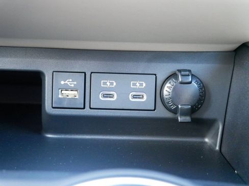 Used 2023 Toyota Highlander XLE AWD/4WD image 26