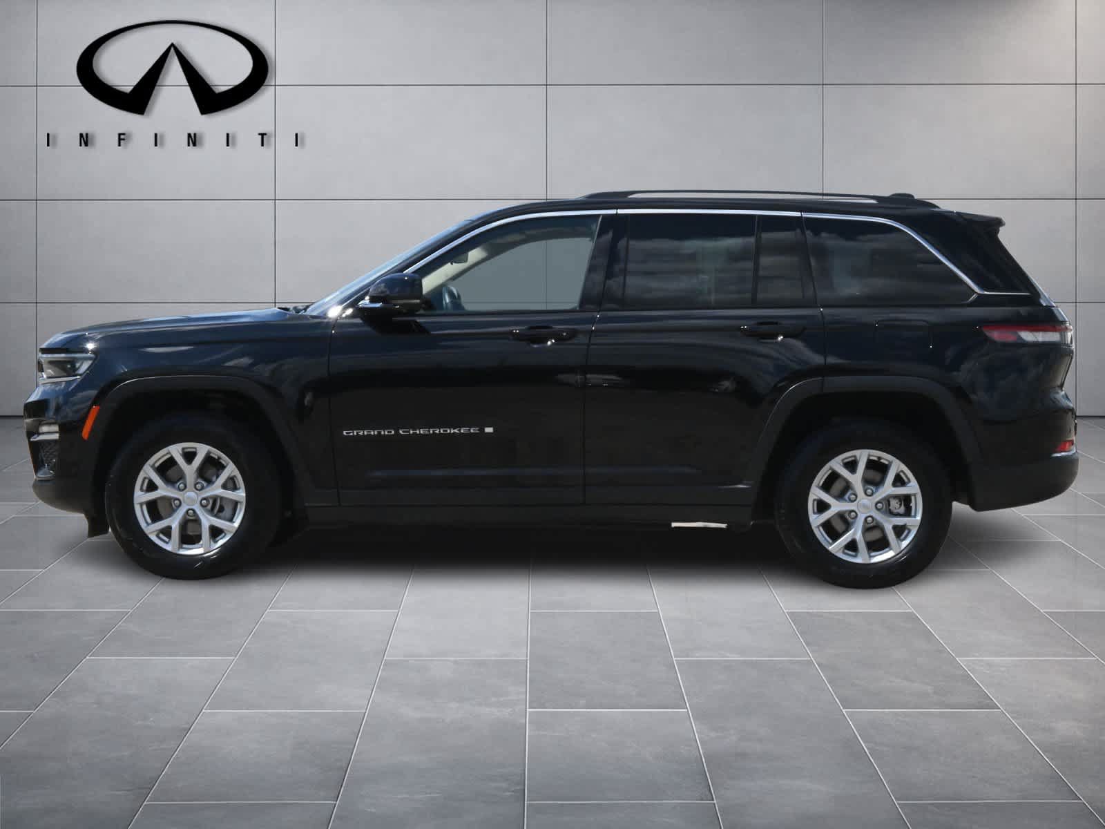 Used 2022 Jeep Grand Cherokee Limited w/ Luxury Tech Group II RWD image 4