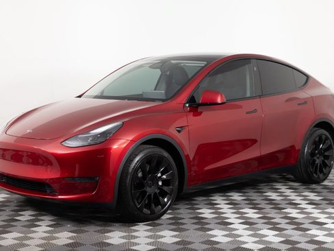 Used 2024 Tesla Model Y Long Range AWD/4WD image 1