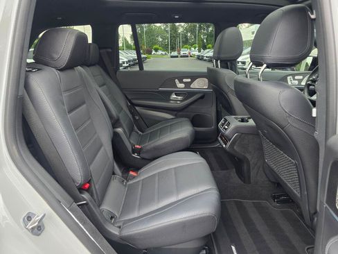 Used 2024 Mercedes-Benz GLS 450 4MATIC image 26