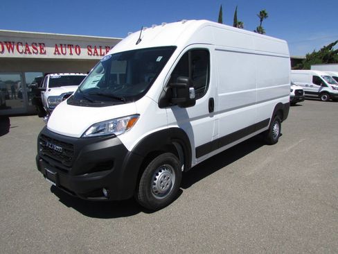 Used 2025 RAM ProMaster 2500 w/ Convenience Group image 4
