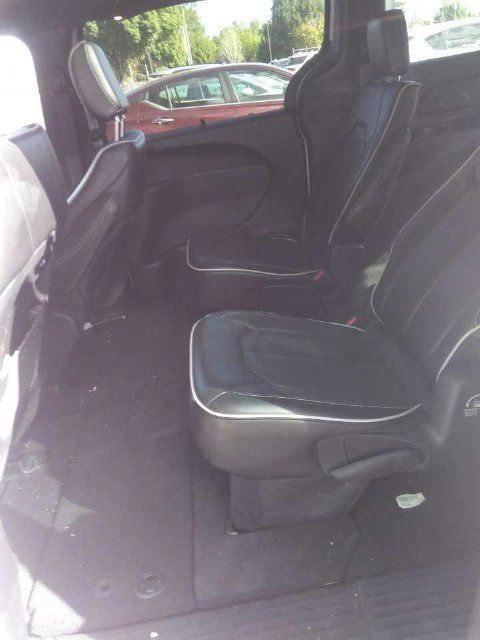 Used 2025 Chrysler Pacifica Limited FWD image 5