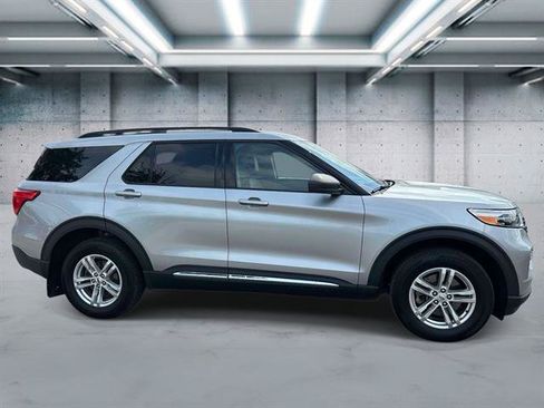 Used 2023 Ford Explorer XLT w/ Equipment Group 202A AWD/4WD image 3