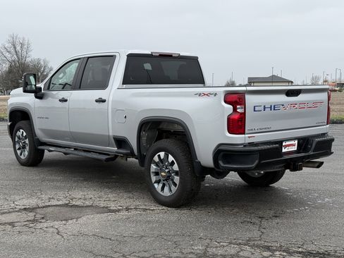 Used 2022 Chevrolet Silverado 2500 Custom w/ Custom Convenience Package image 9