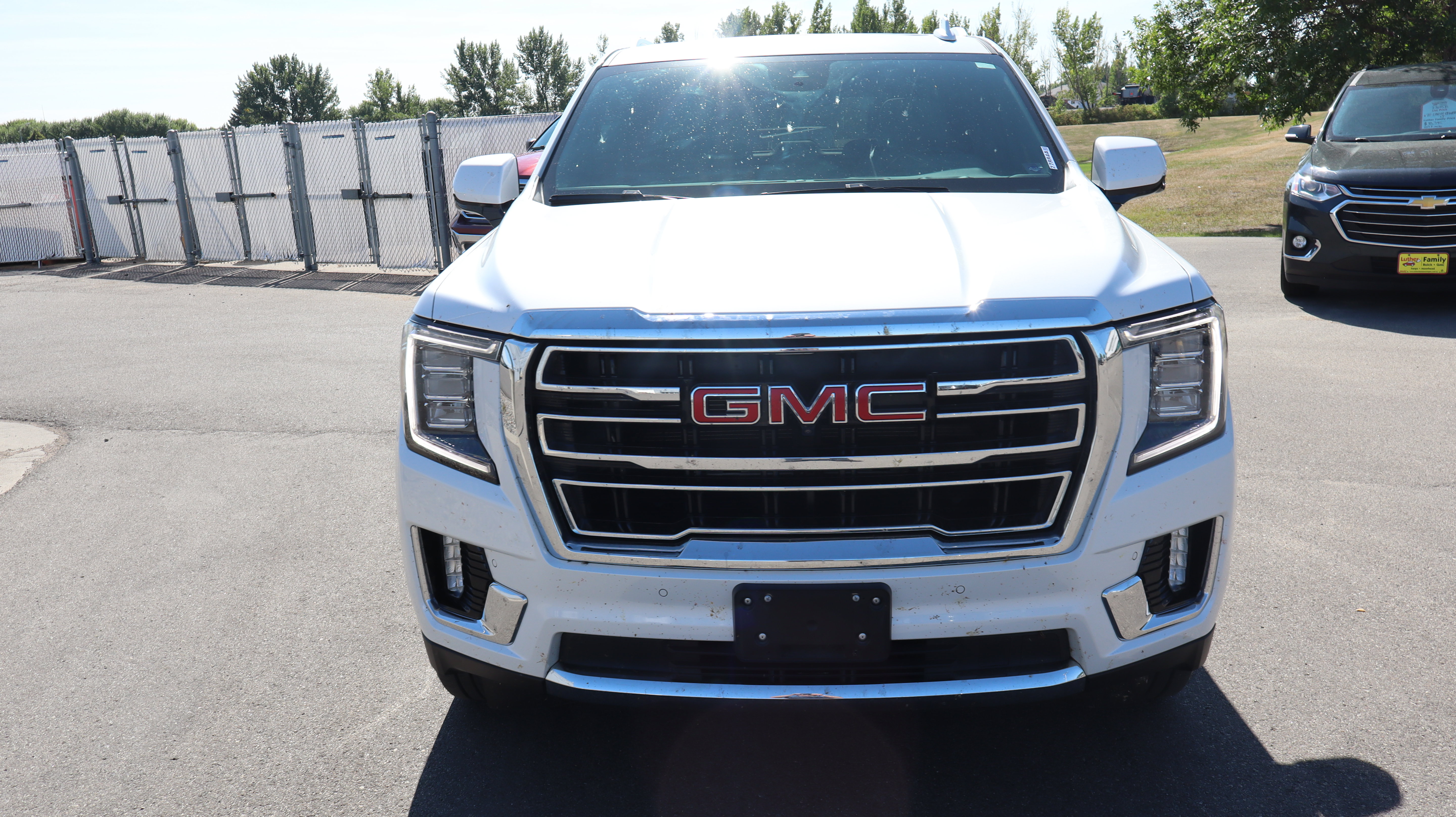 Certified 2023 GMC Yukon SLT w/ SLT Premium Package AWD/4WD image 2