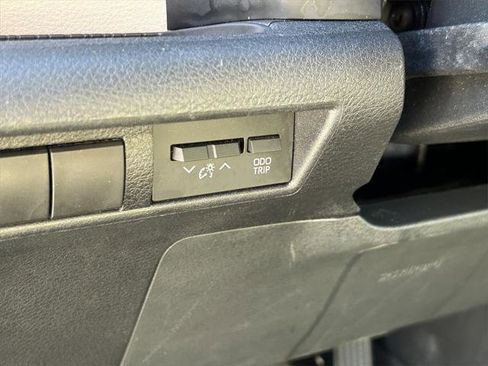 Certified 2023 Toyota Sienna XLE image 33