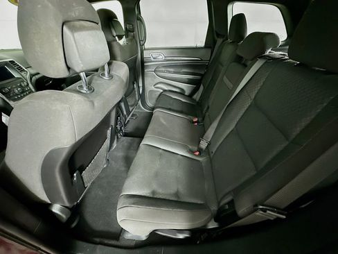 Used 2020 Jeep Grand Cherokee Laredo w/ Security & Convenience Group image 30