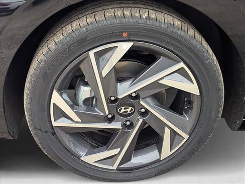 New 2025 Hyundai Elantra SEL image 9