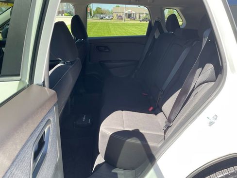 Used 2023 Nissan Rogue S AWD/4WD image 10