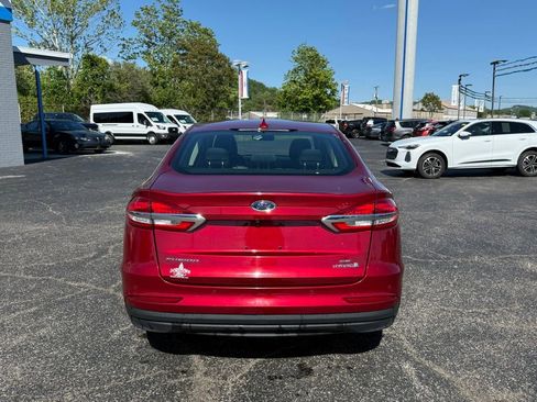 Used 2019 Ford Fusion SE FWD image 3