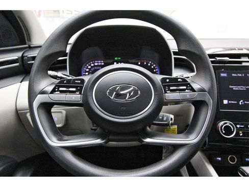 Used 2023 Hyundai Tucson SE image 11