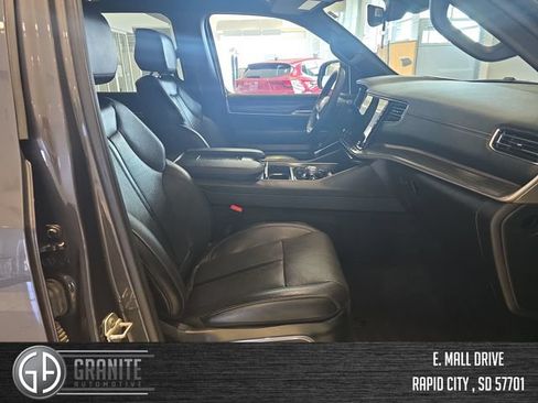 Used 2024 Jeep Wagoneer Series III AWD/4WD image 39