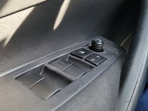 Used 2021 Toyota Corolla LE image 16