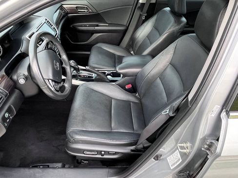 Used 2017 Honda Accord Touring image 23