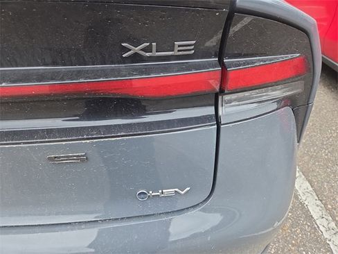Used 2023 Toyota Prius XLE image 11