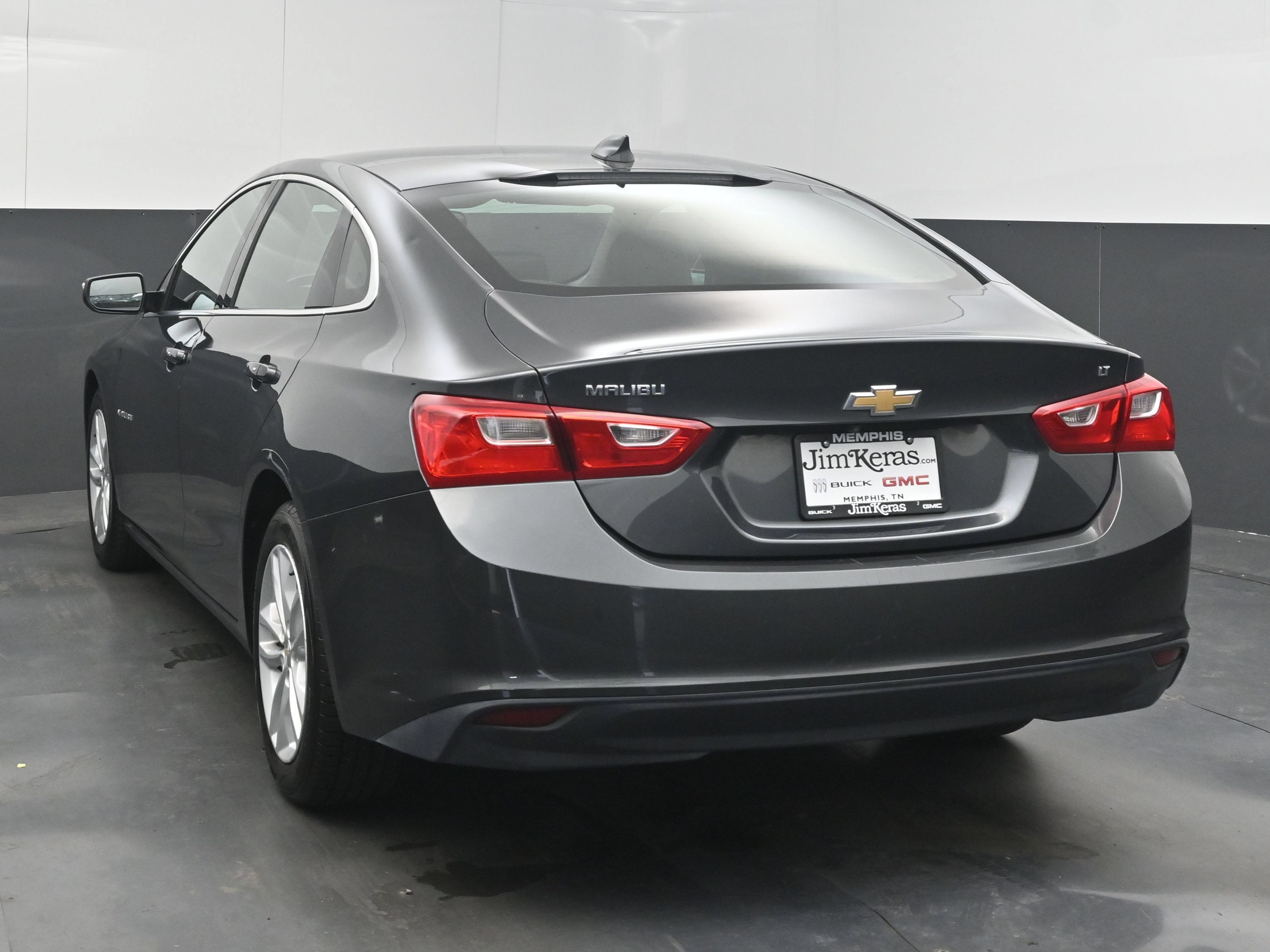 Used 2017 Chevrolet Malibu LT w/ Leather Package FWD image 8