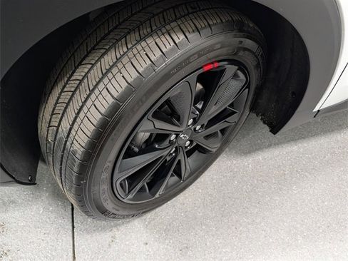 Used 2023 Chevrolet Bolt EUV LT w/ Convenience Package image 9