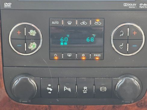 Used 2014 Chevrolet Silverado 2500 LTZ w/ LTZ Plus Package image 15