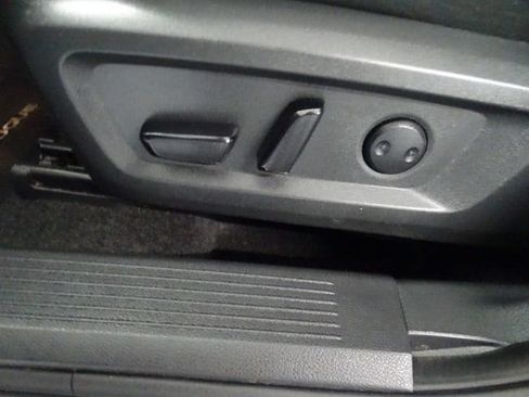 Used 2024 Nissan Rogue SV AWD/4WD image 3