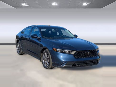 Used 2023 Honda Accord EX image 7