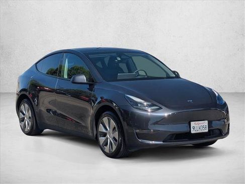 Used 2024 Tesla Model Y Long Range AWD/4WD image 3