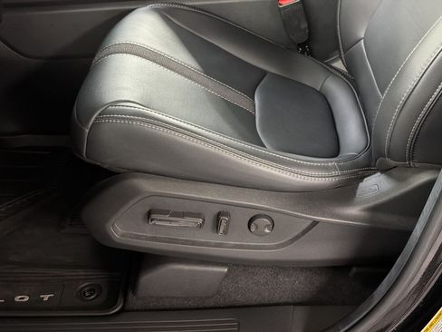 Certified 2025 Honda Pilot Touring image 15