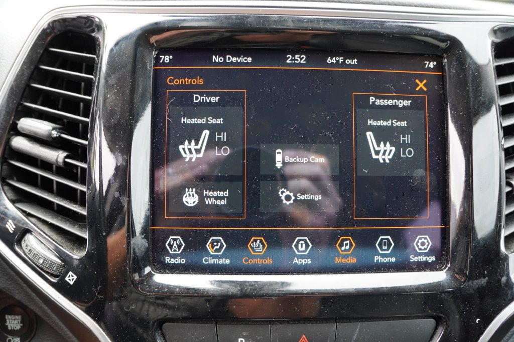 Used 2019 Jeep Cherokee Limited AWD/4WD image 6