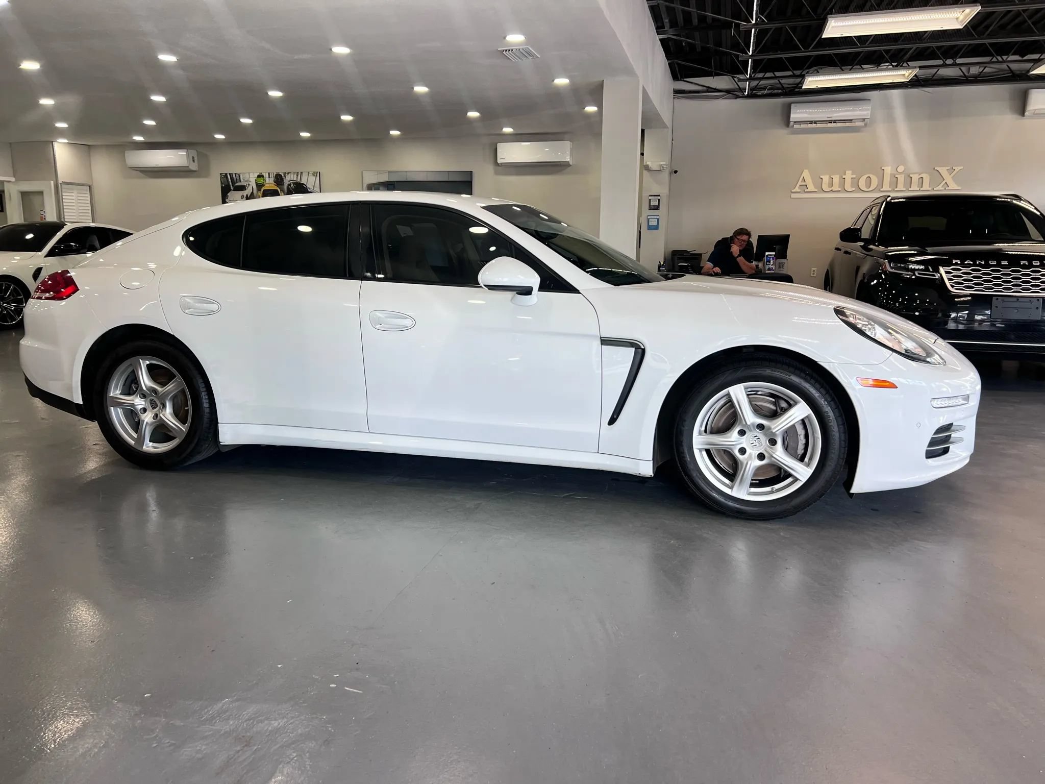 Used 2015 Porsche Panamera 4 AWD/4WD image 8