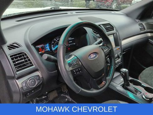 Used 2019 Ford Explorer XLT w/ Equipment Group 202A AWD/4WD image 11