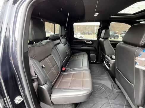 Used 2024 Chevrolet Silverado 1500 High Country w/ High Country Premium Package AWD/4WD image 26
