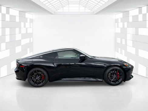 Certified 2025 Nissan Z Performance w/ Floor Mat Package RWD image 8
